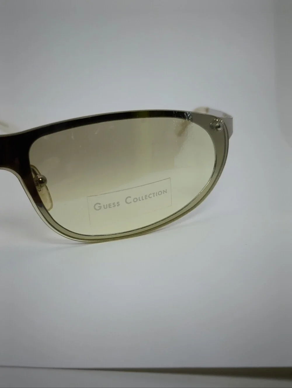 GUESS GU5115.  Olive Green Gradient Oval Wrap Sunglasses.